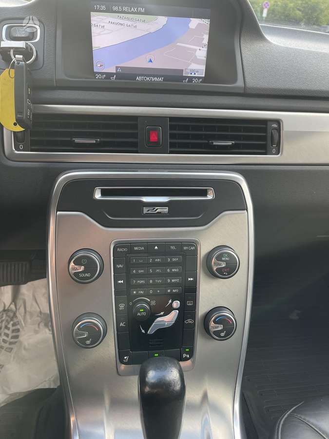 Volvo V70 2012 — photo 18