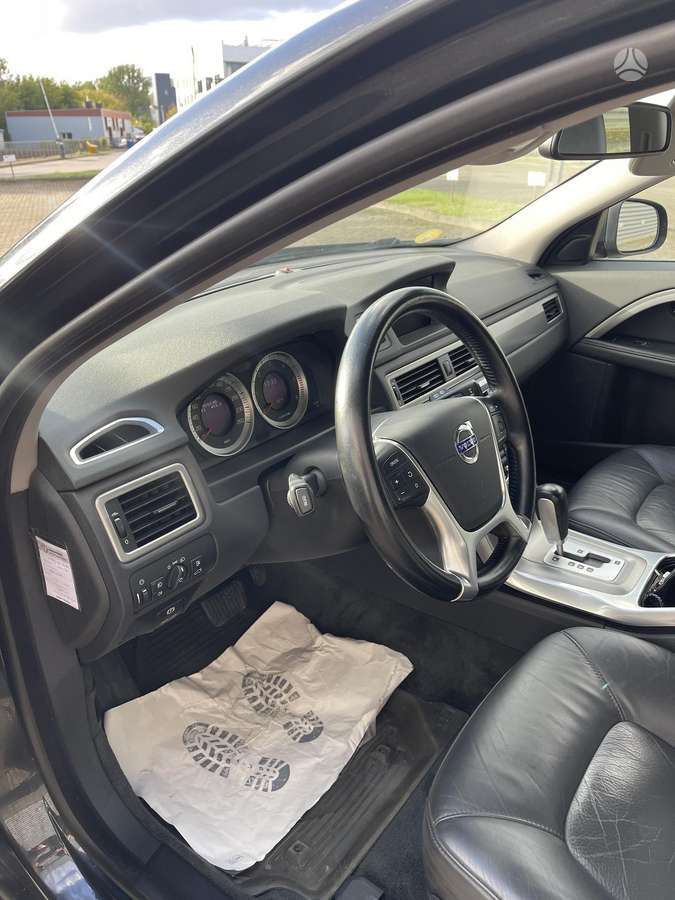 Volvo V70 2012 — photo 19