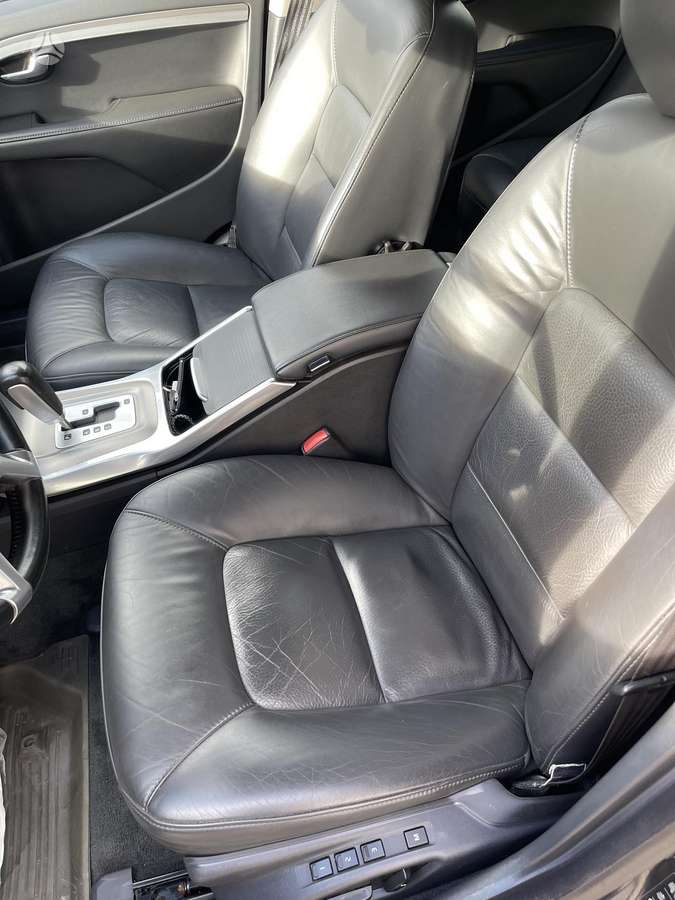 Volvo V70 2012 — photo 20