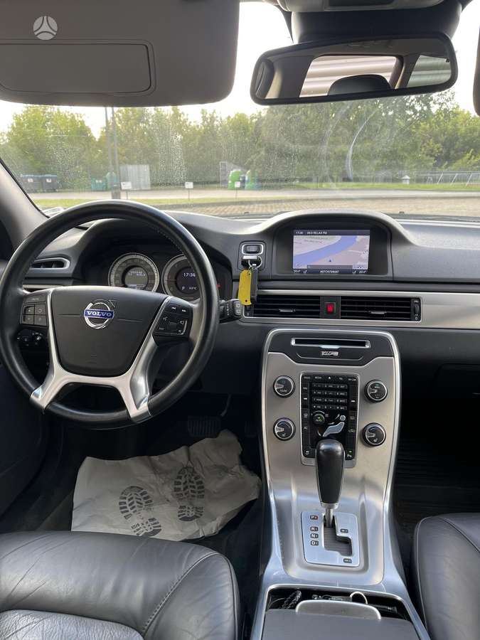 Volvo V70 2012 — photo 21