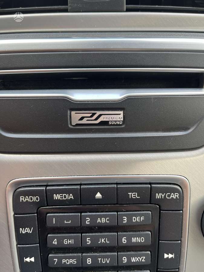Volvo V70 2012 — photo 22