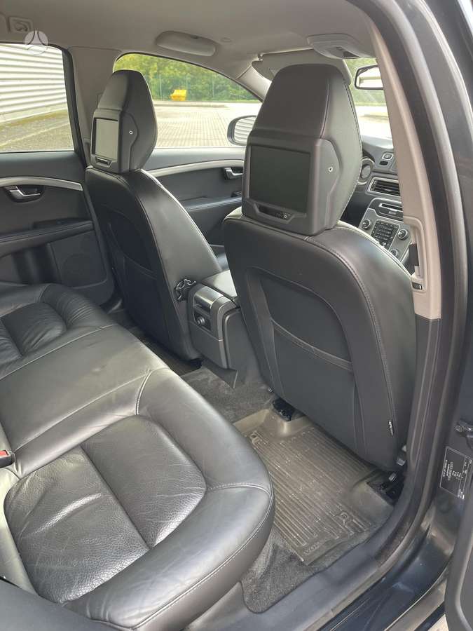 Volvo V70 2012 — photo 24