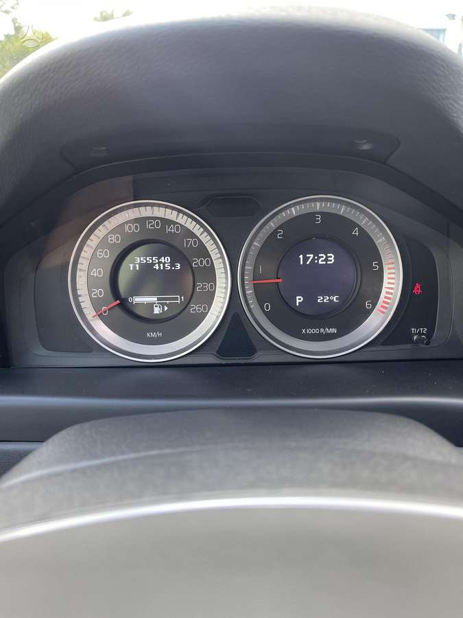 Volvo V70 2012 — photo 25