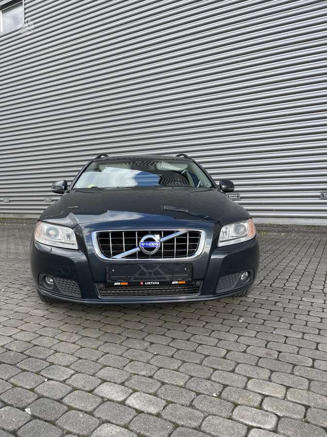 Volvo V70 2012 — interior