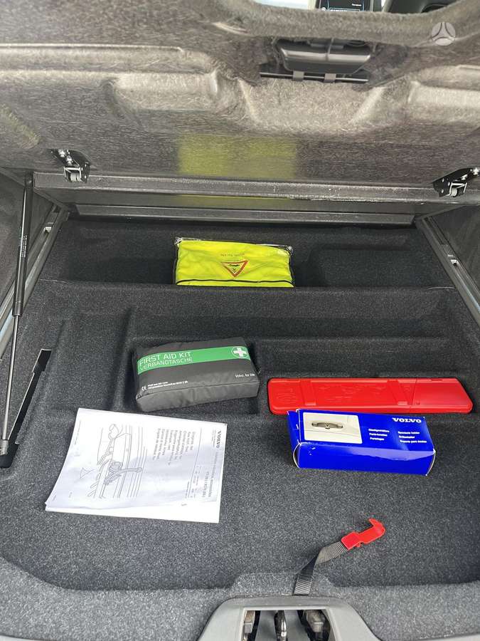 Volvo V70 2012 — photo 32