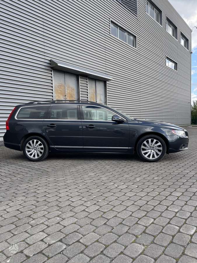 Volvo V70 2012 — photo 9