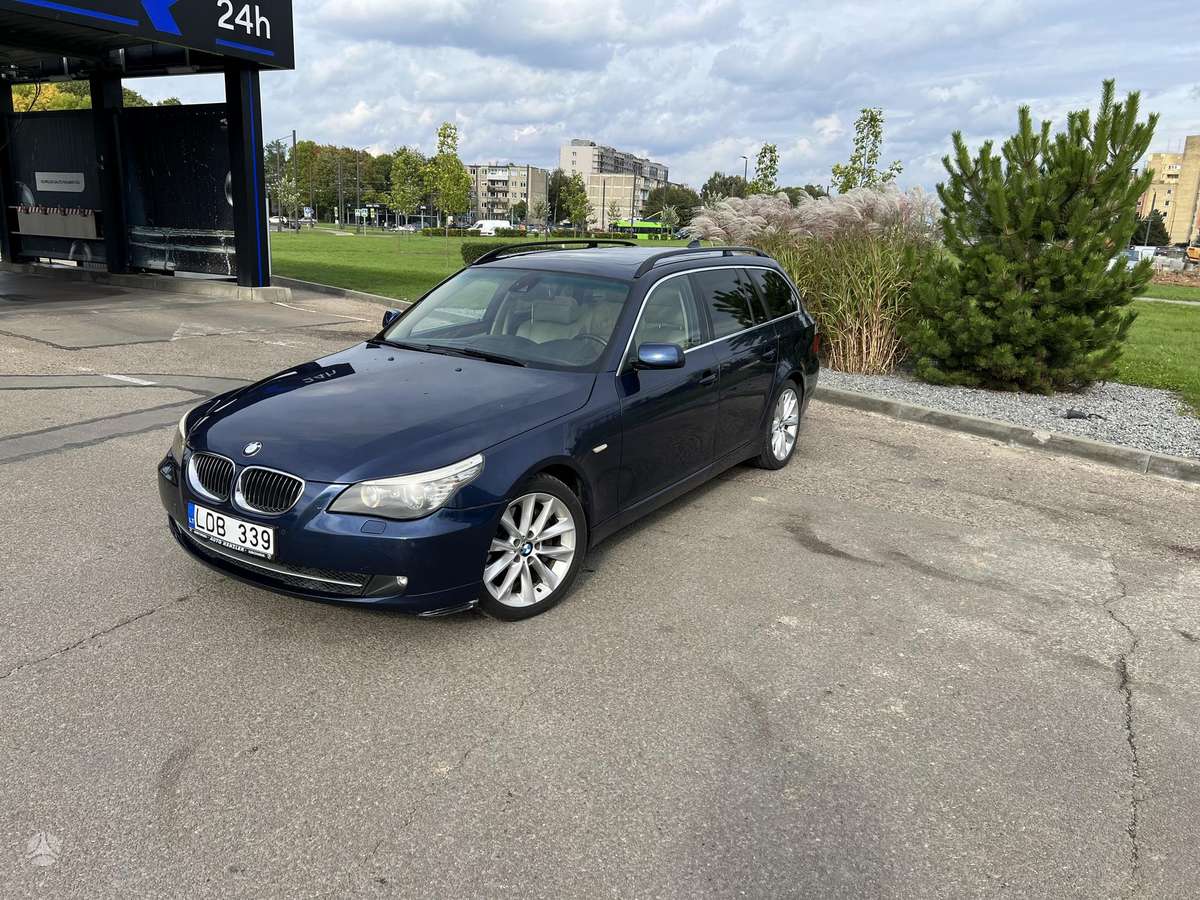 BMW 530 2007 — rear view
