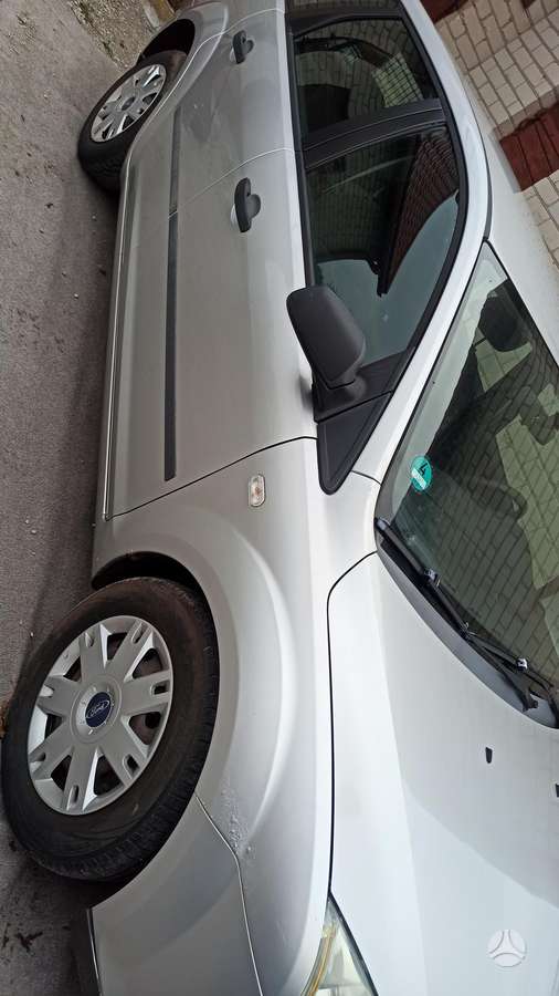 Ford Focus 2005 — салон