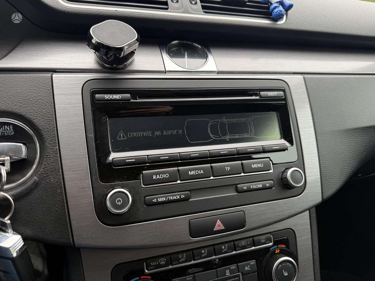 Volkswagen Passat 2012 — photo 11