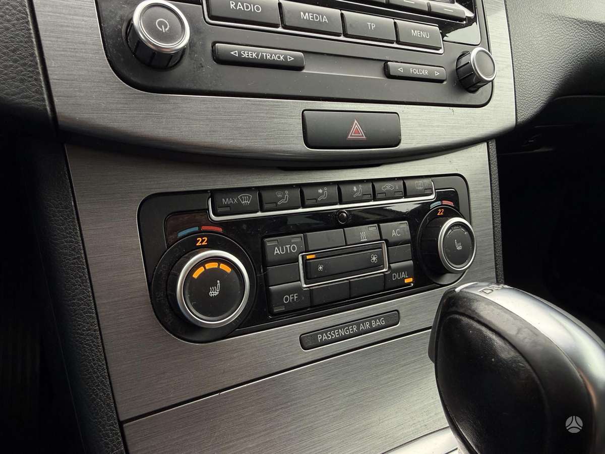 Volkswagen Passat 2012 — photo 12