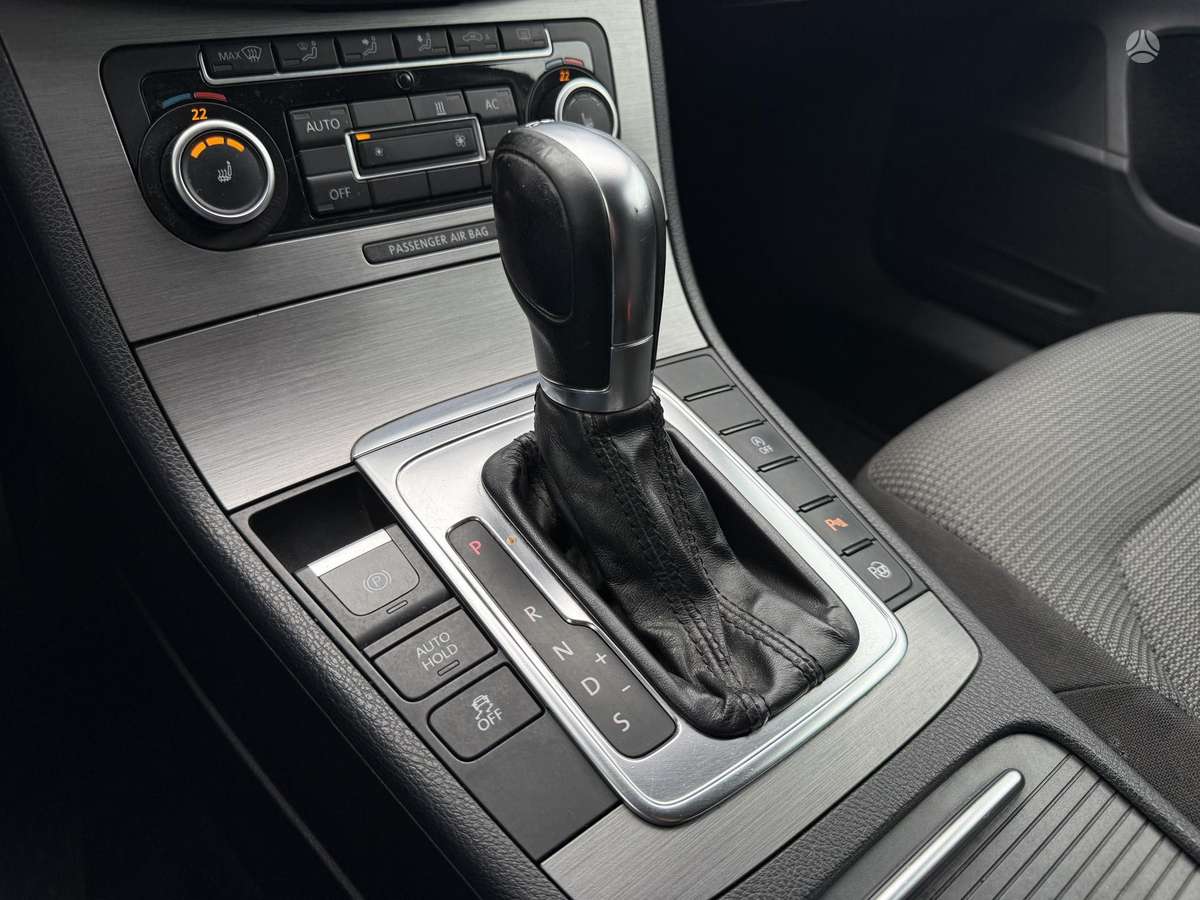 Volkswagen Passat 2012 — photo 13