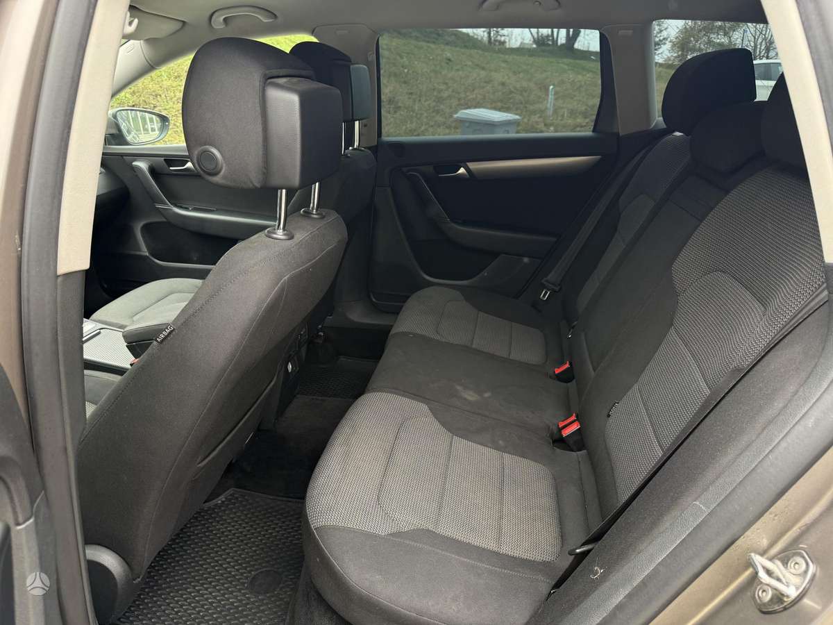 Volkswagen Passat 2012 — photo 8