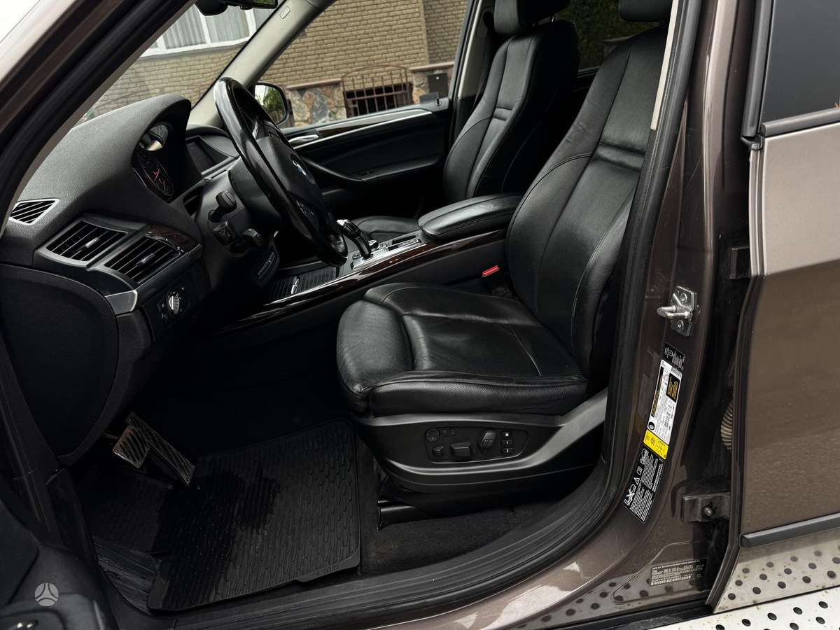 BMW X5 2012 — photo 10