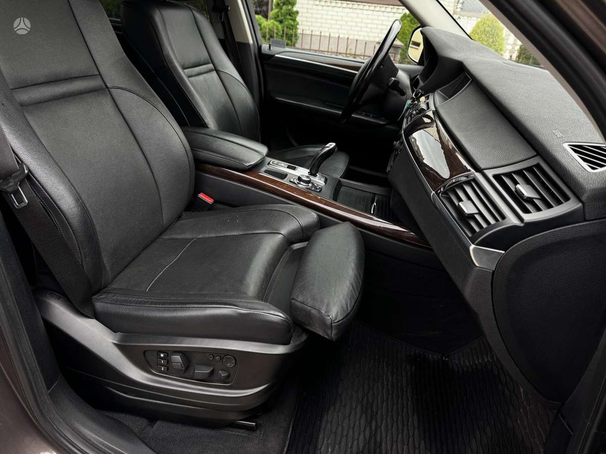 BMW X5 2012 — photo 12