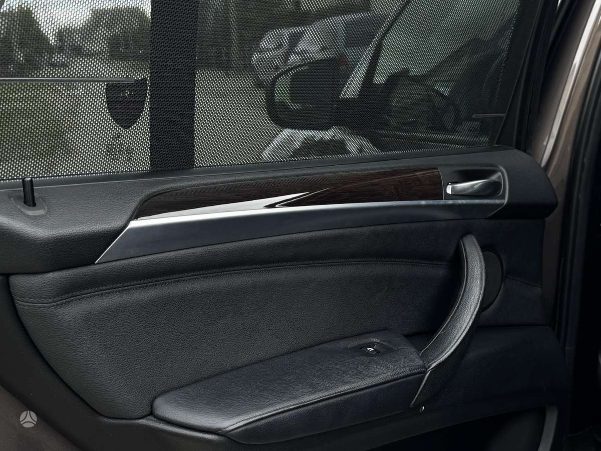 BMW X5 2012 — photo 14