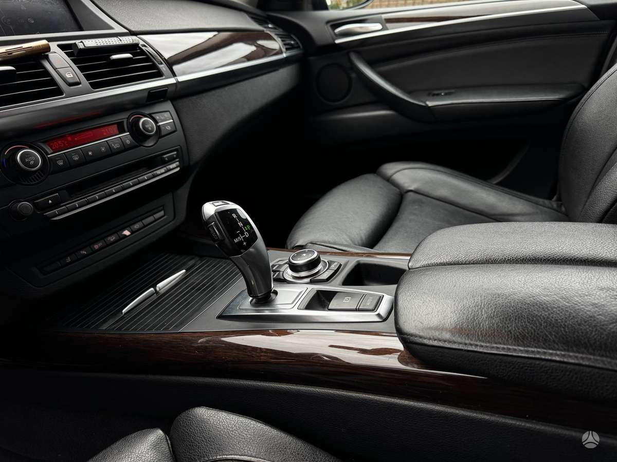 BMW X5 2012 — photo 17