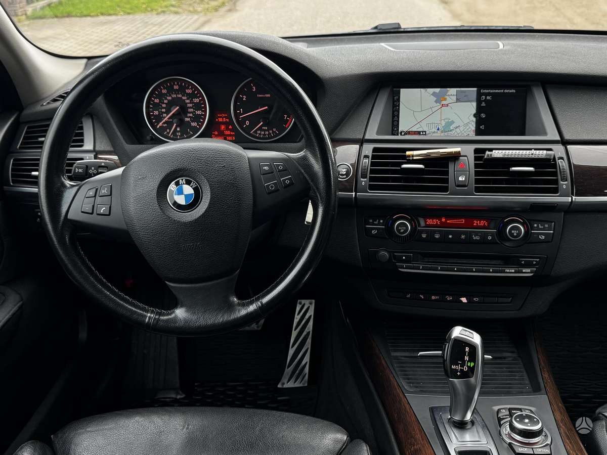 BMW X5 2012 — photo 18