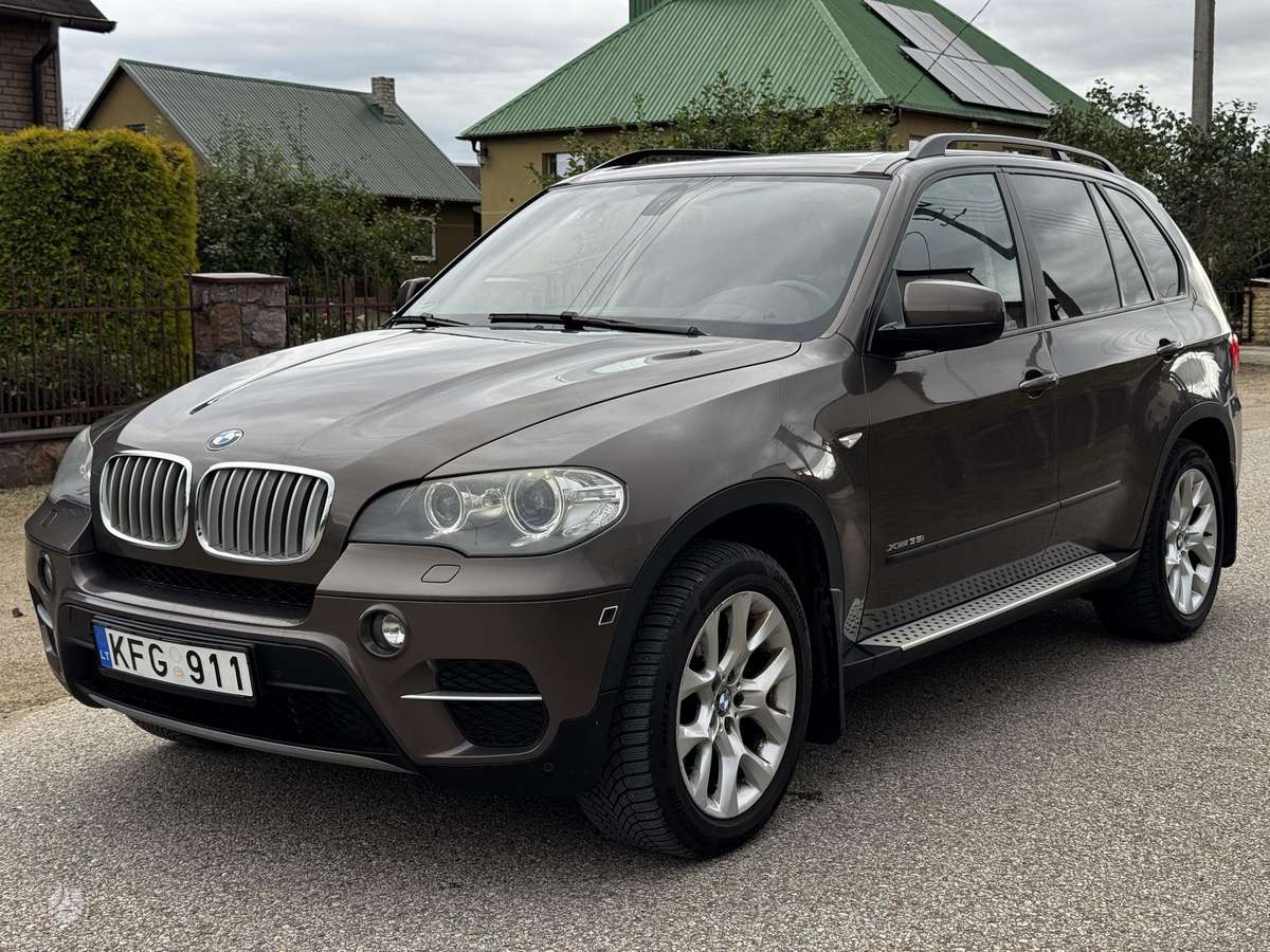 BMW X5 2012 — rear view