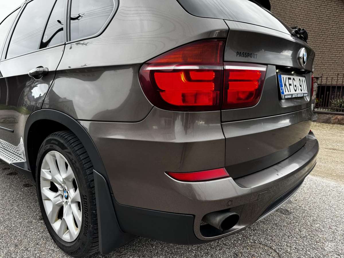 BMW X5 2012 — photo 8