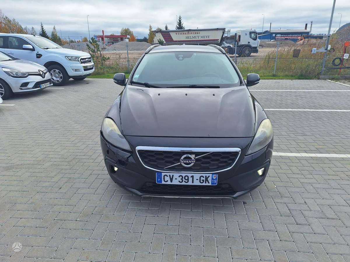 Volvo V40 2013 — салон