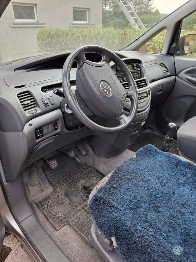 Toyota Previa 2004 — салон