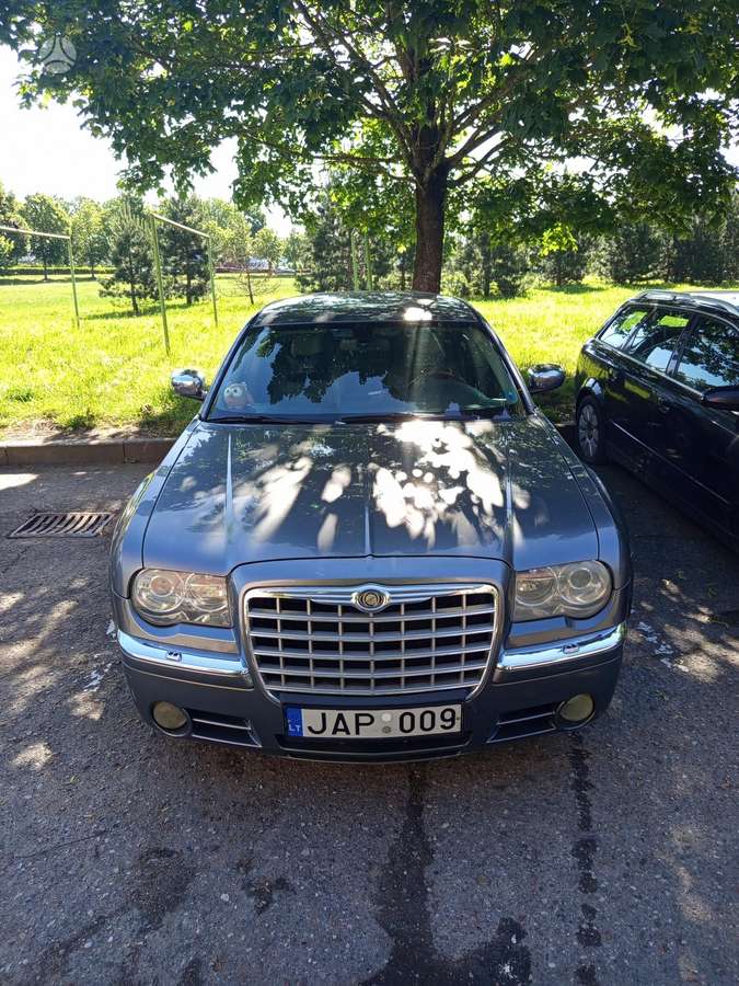 Chrysler 300C 2007 — салон