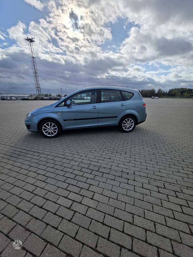 Seat Altea 2010 — двигун 1600 cm³, 105 HP (77kW)