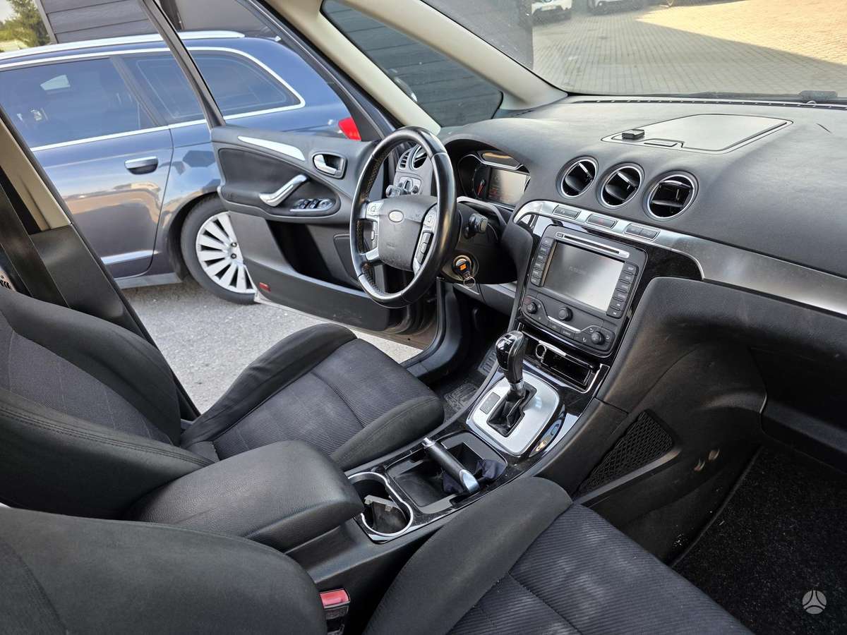 Ford Galaxy 2012 — photo 12