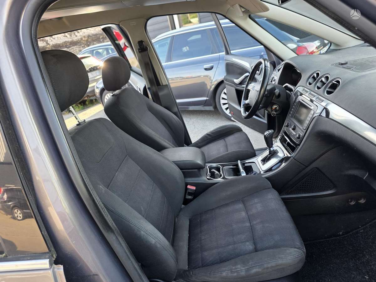 Ford Galaxy 2012 — photo 13