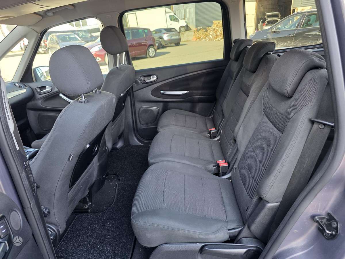 Ford Galaxy 2012 — photo 14