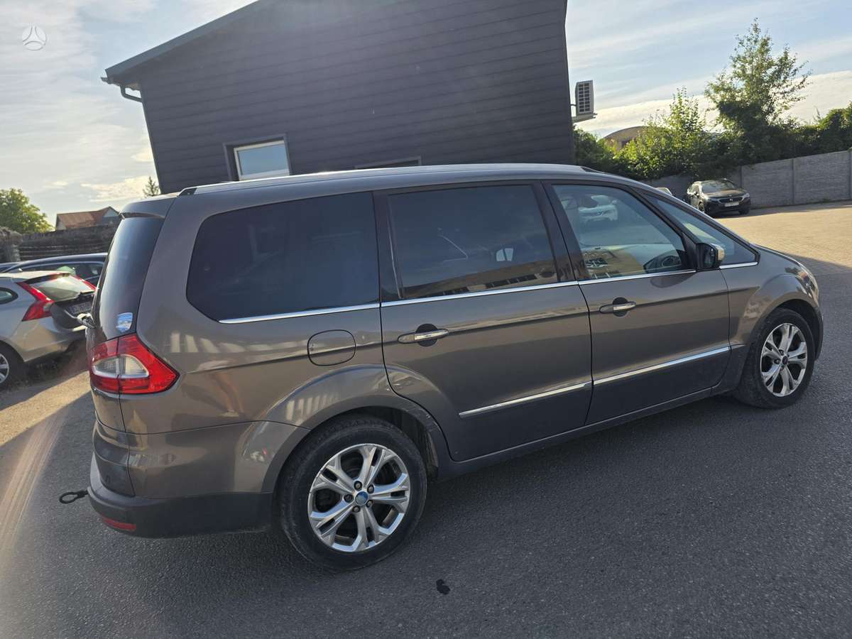 Ford Galaxy 2012 — rear view