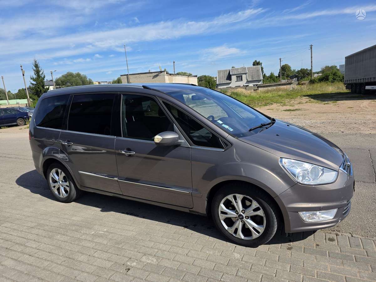 Ford Galaxy 2012 — photo 24