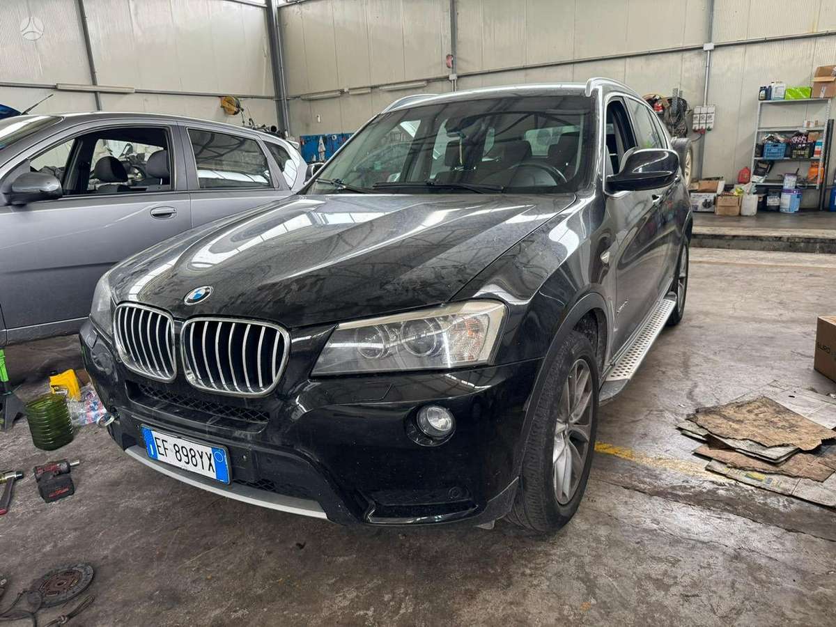BMW X3 2011 — interior