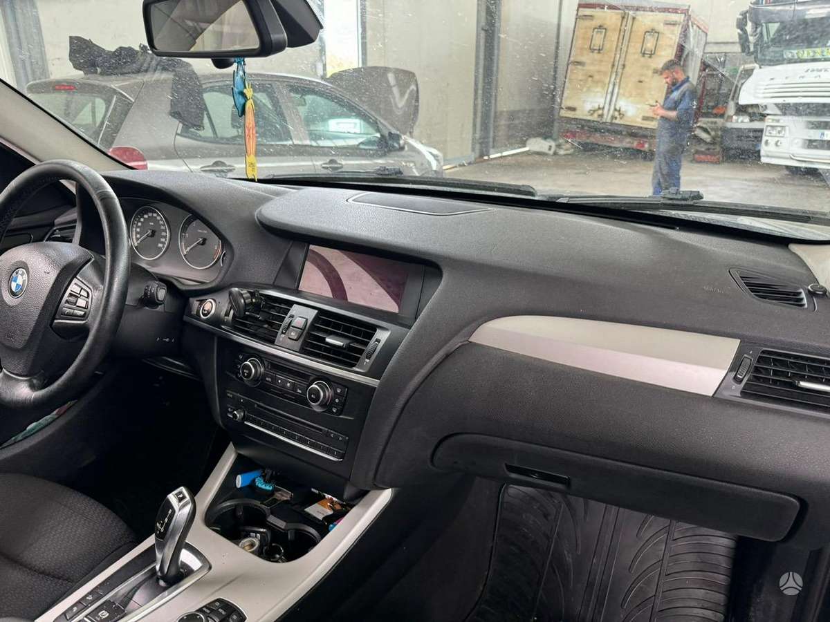 BMW X3 2011 — photo 6