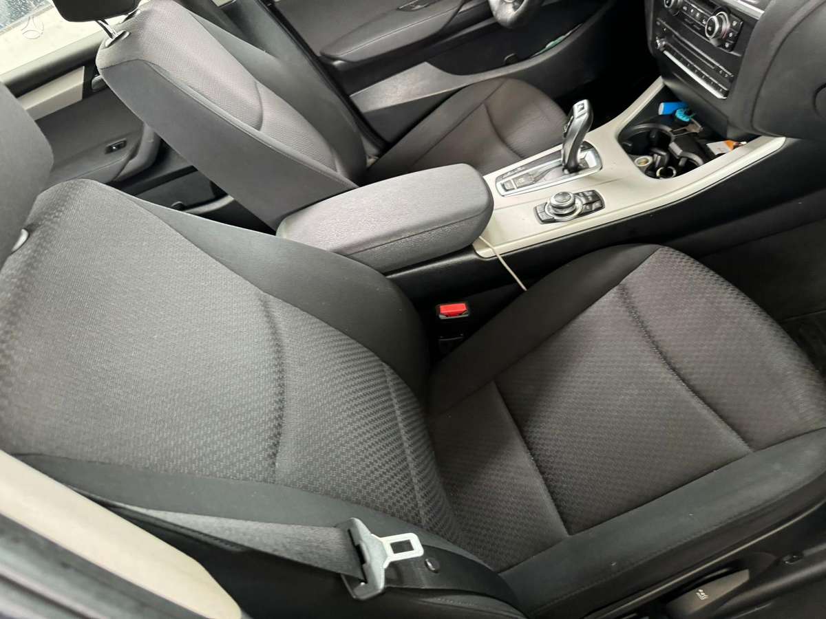 BMW X3 2011 — photo 8