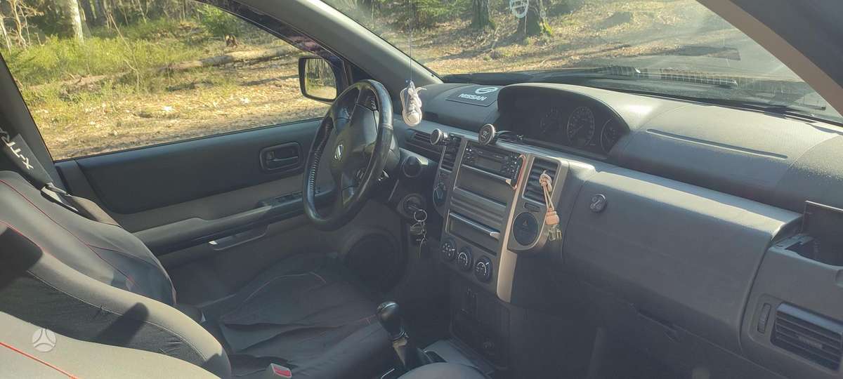 Nissan X-Trail 2006 — салон