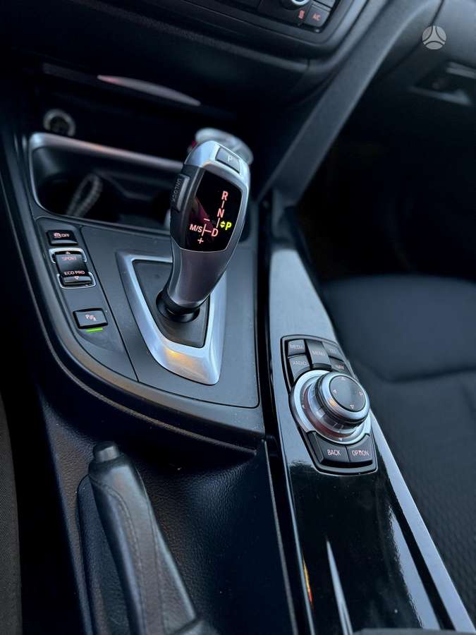 BMW 320 2013 — photo 18