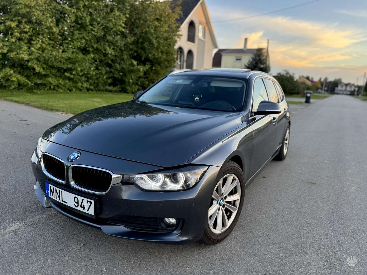 BMW 320 2013 — rear view