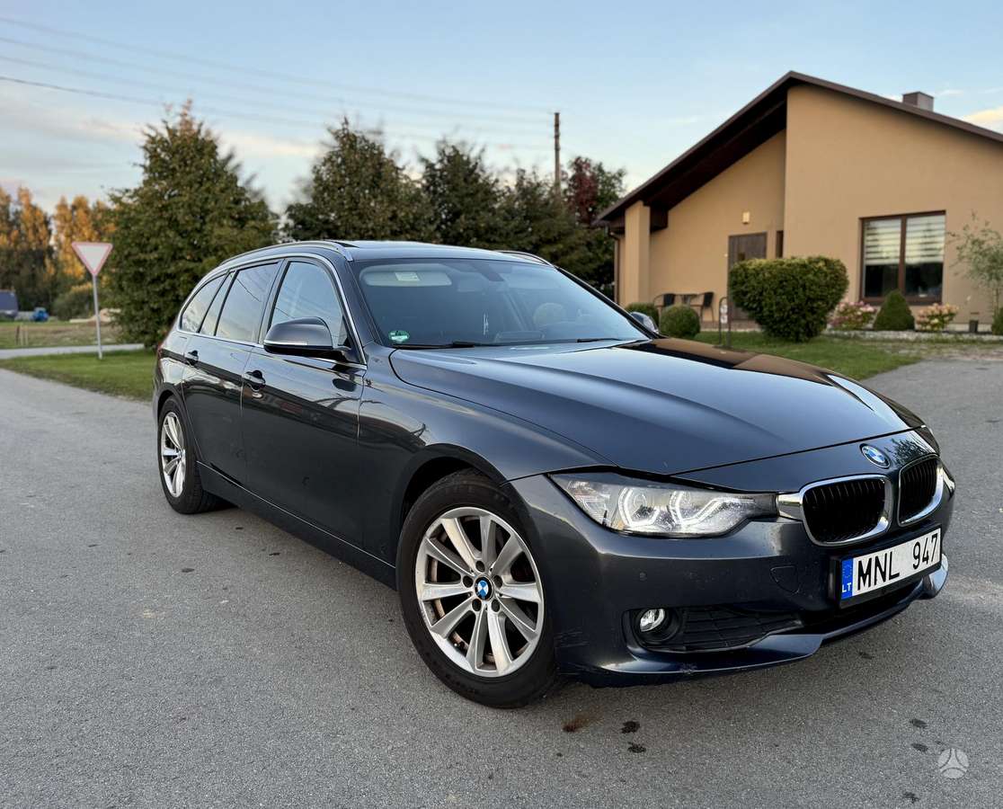 BMW 320 2013 — interior