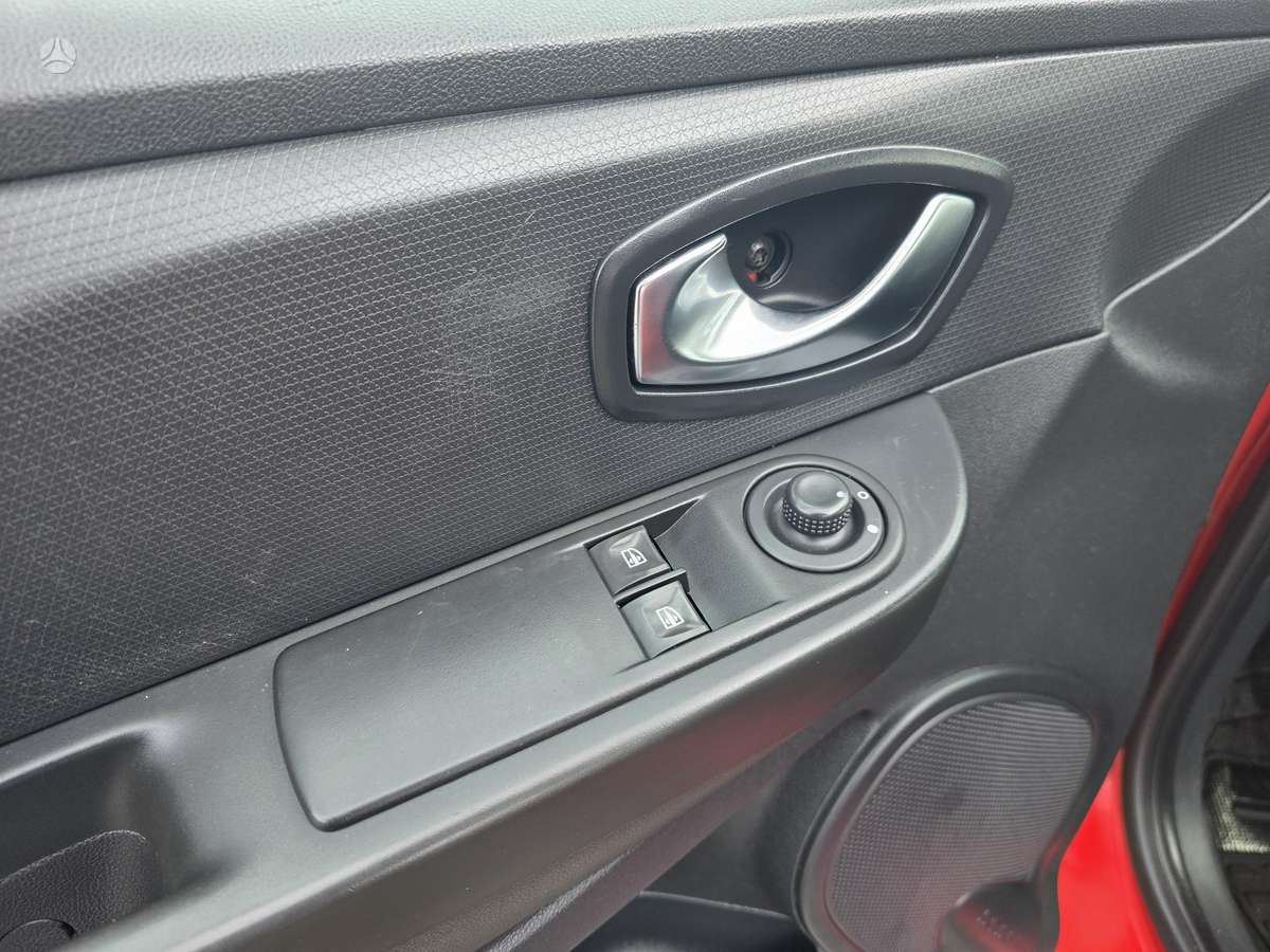 Renault Clio 2015 — photo 10