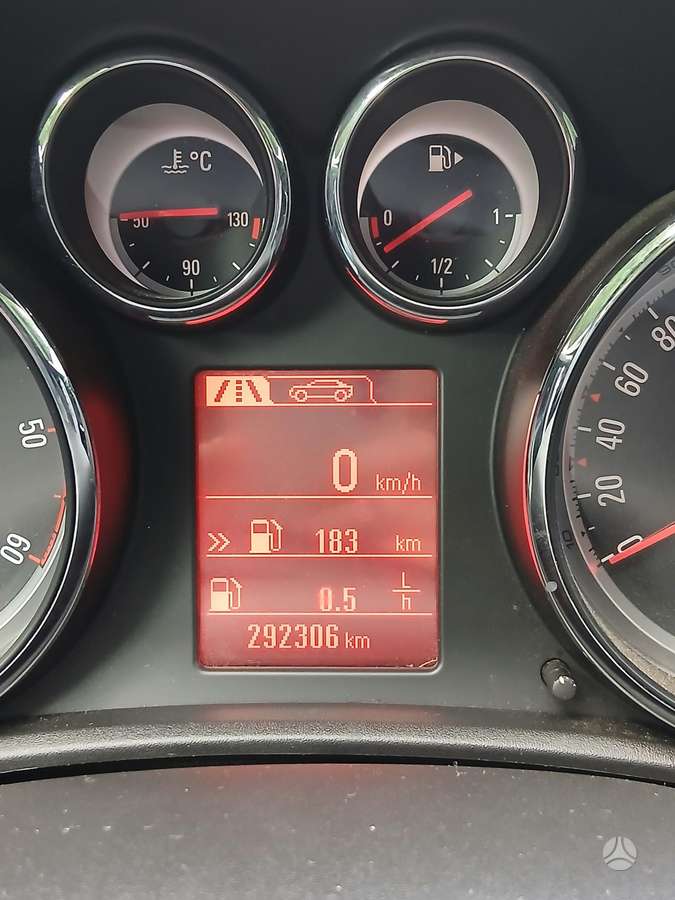 Opel Astra 2014 — photo 11