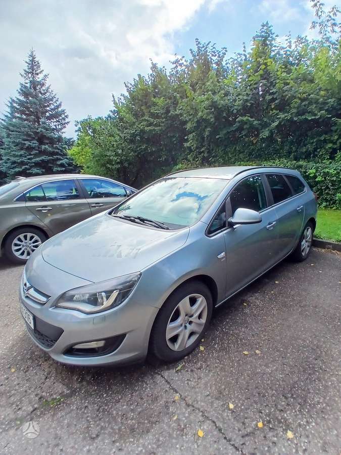 Opel Astra 2014 — rear view