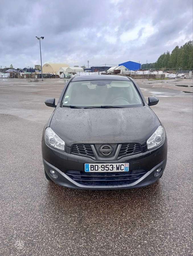 Nissan Qashqai 2010 — rear view