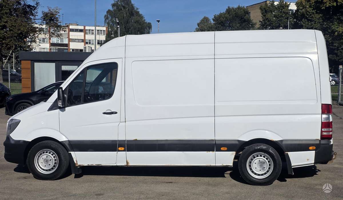 Mercedes-Benz Sprinter 2014 — rear view