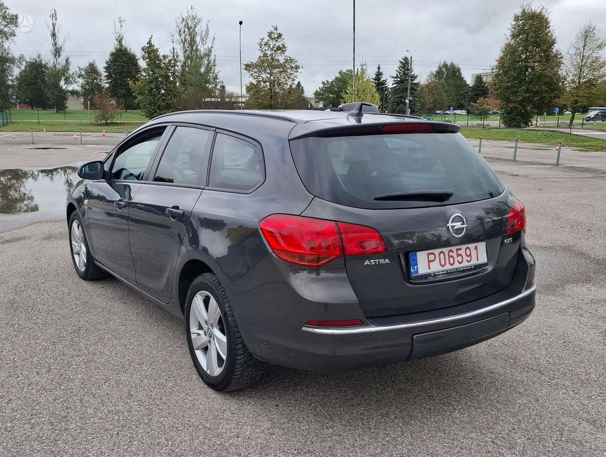Opel Astra 2013 — двигун 1956 cm³, 165 HP (121kW)