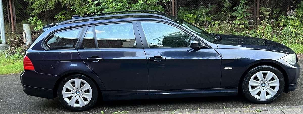BMW 318 2009 — engine 1995 cm³, 143 HP (105kW)