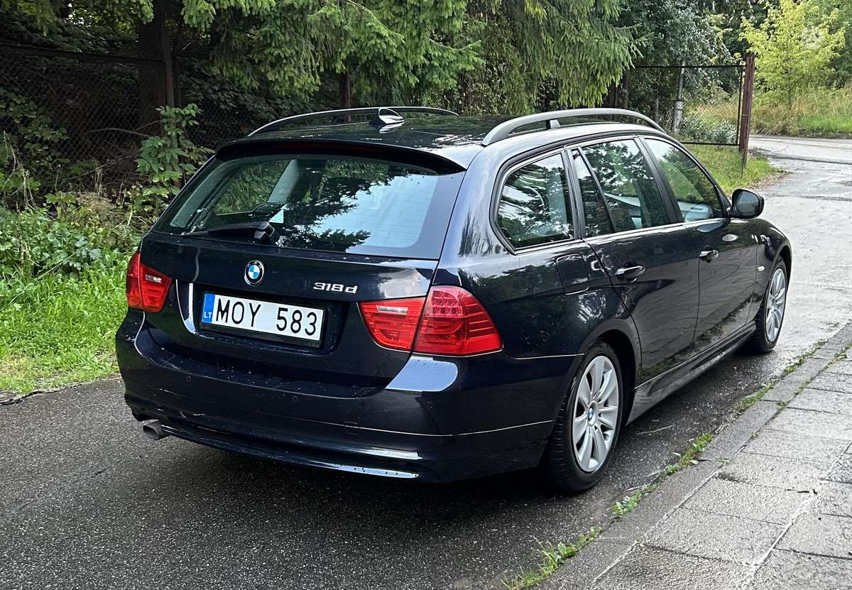 BMW 318 2009 — photo 6