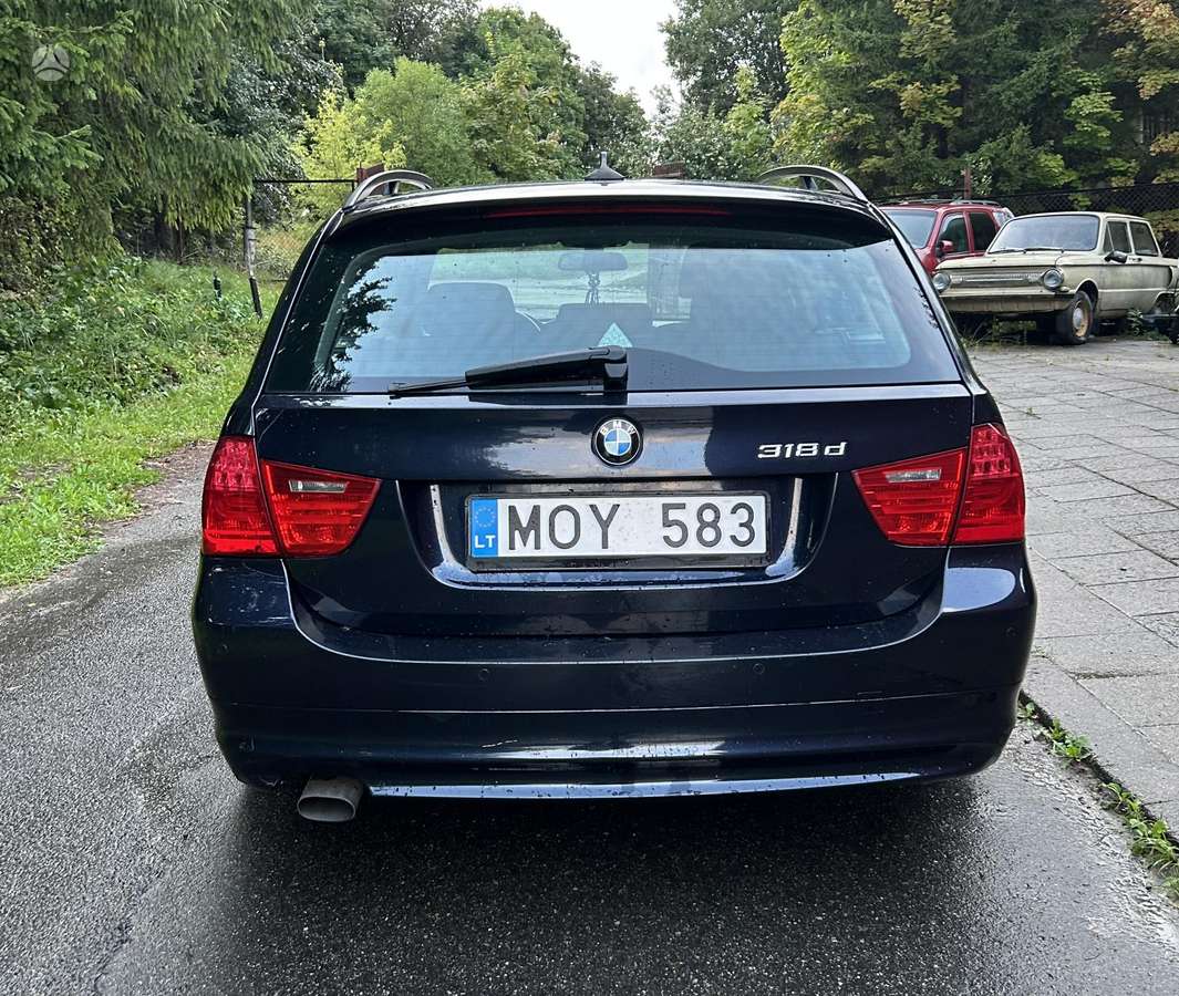 BMW 318 2009 — photo 7