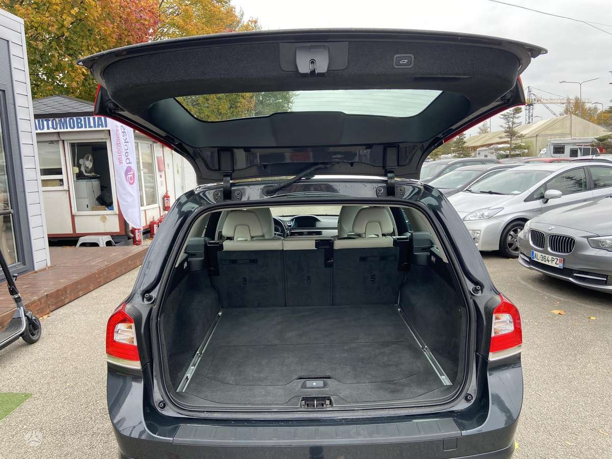 Volvo V70 2012 — photo 11
