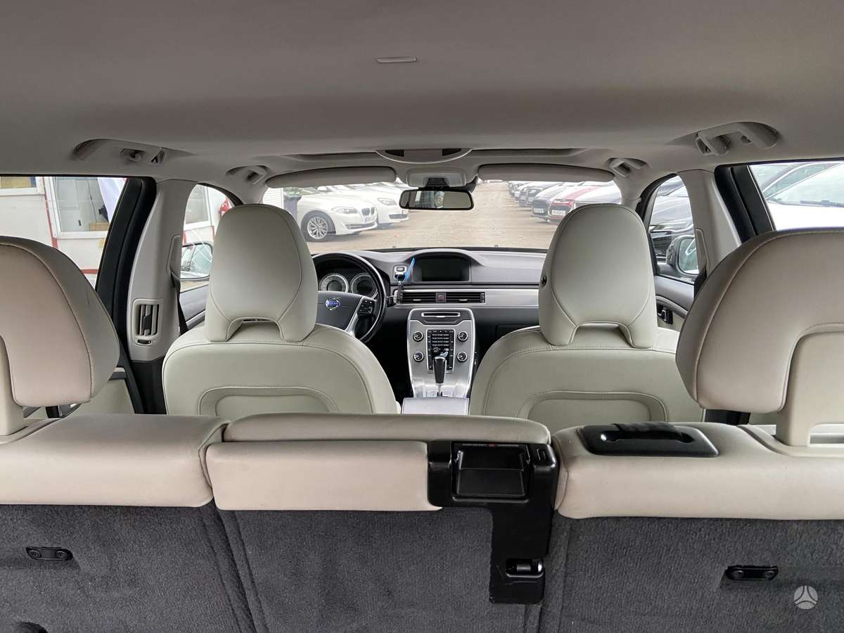 Volvo V70 2012 — photo 13